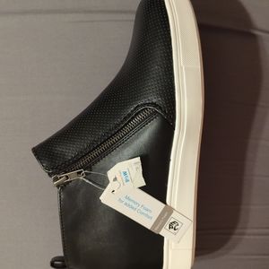 Time and Tru wedged sneakers